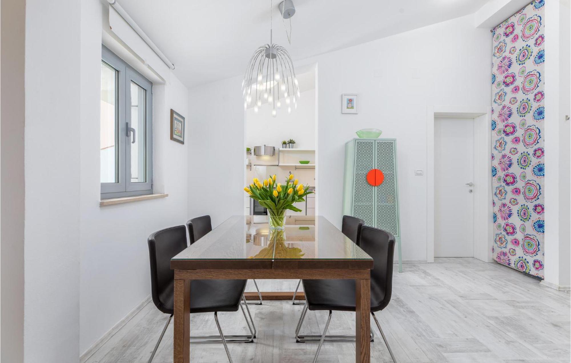 Beautiful Home In Stinjan With Kitchen Eksteriør billede