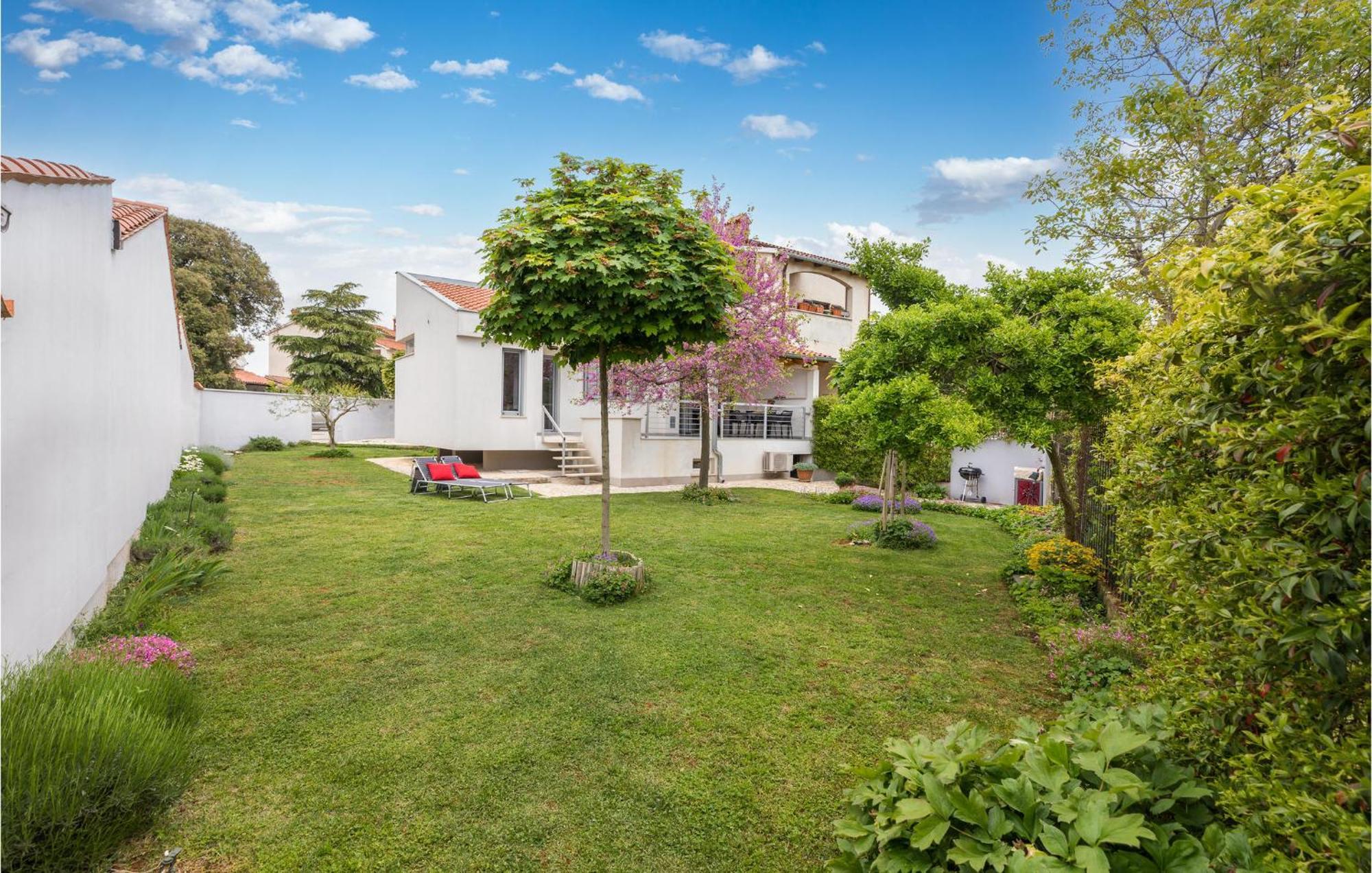 Beautiful Home In Stinjan With Kitchen Eksteriør billede